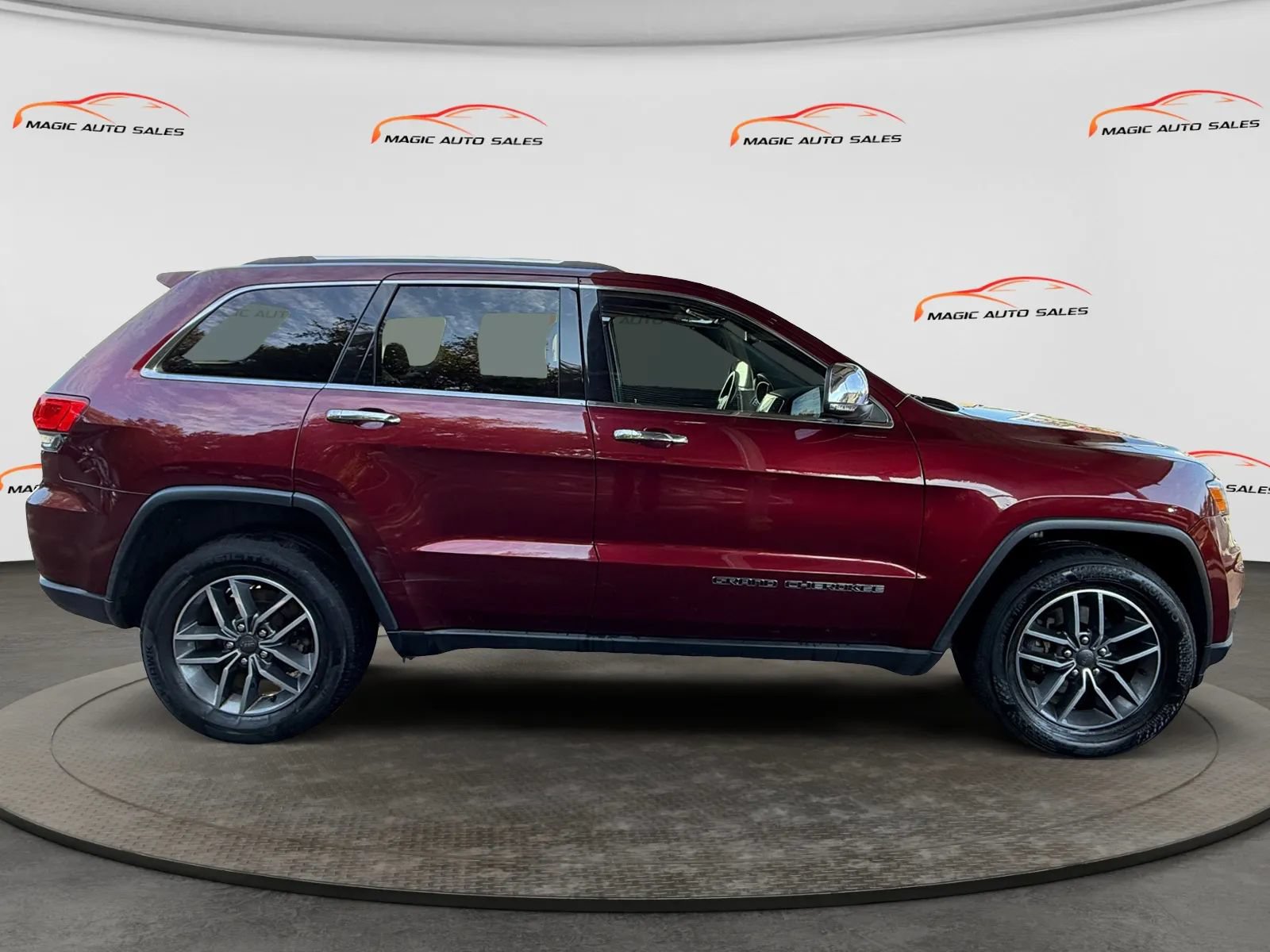 Used 2019 Jeep Grand Cherokee Limited AWD/4WD image 6
