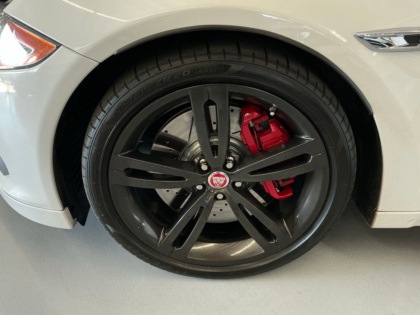 Used 2015 Jaguar XJ R LWB image 33