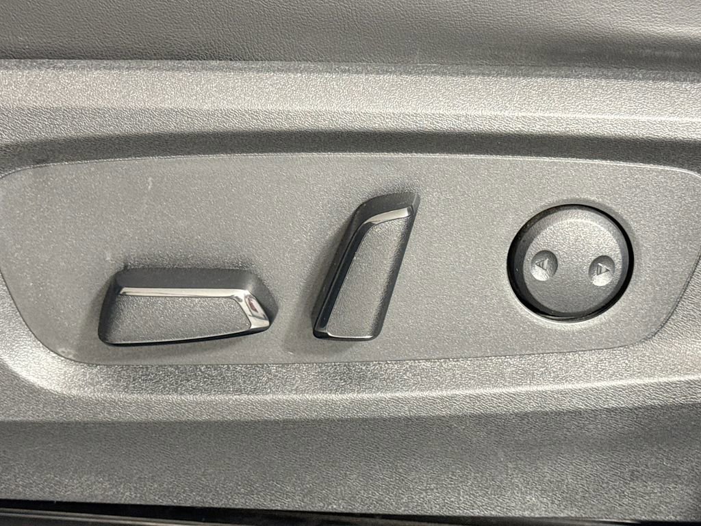 Used 2023 Nissan Pathfinder Platinum w/ Cargo Package image 17