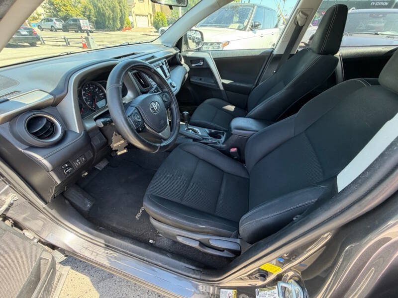 Used 2014 Toyota RAV4 XLE FWD image 12