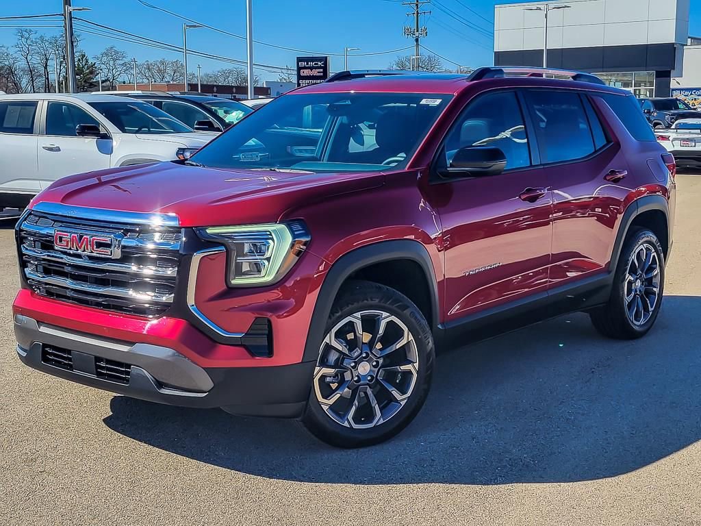 Used 2025 GMC Terrain Elevation w/ Elevation Premium Package image 2