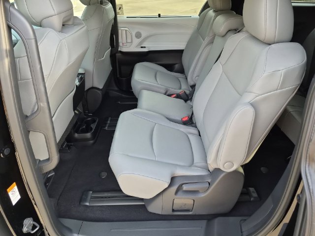 Certified 2026 Toyota Sienna XLE FWD image 27