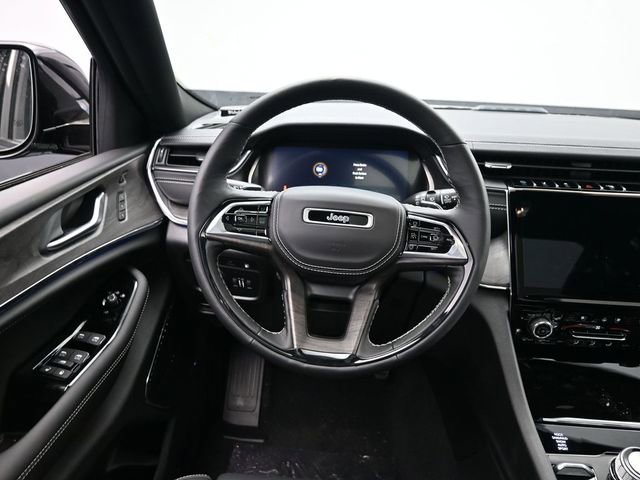 Used 2024 Jeep Grand Cherokee Overland w/ Advanced Protech Group III image 28