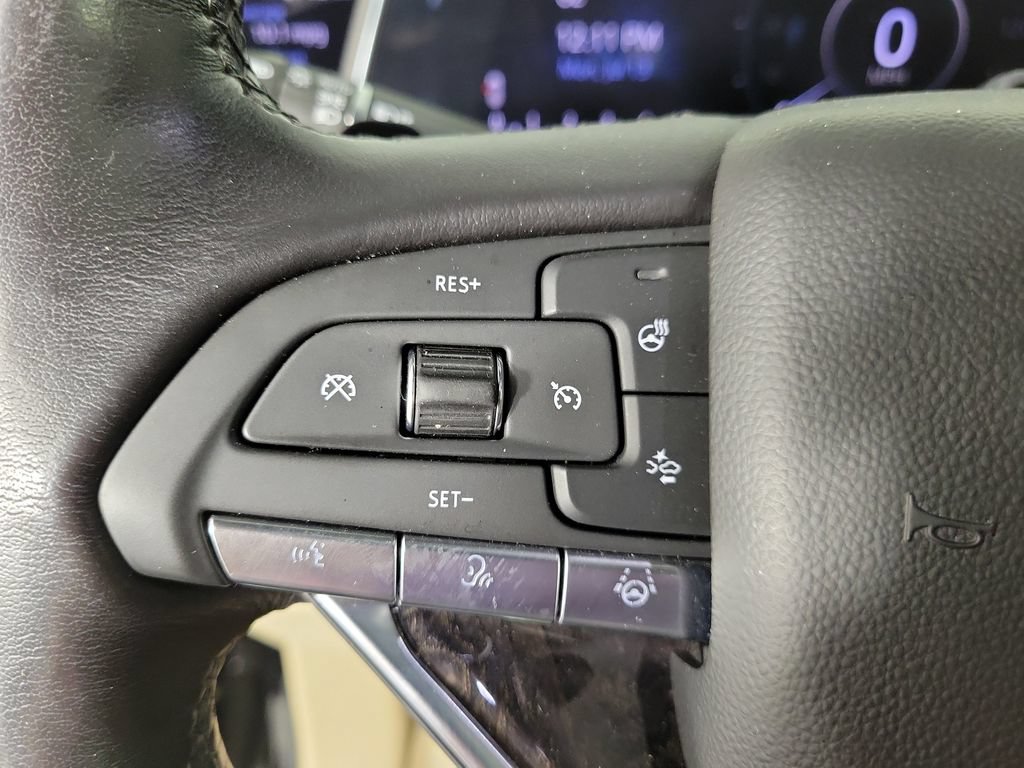 Used 2024 Cadillac Escalade Premium Luxury AWD/4WD image 23