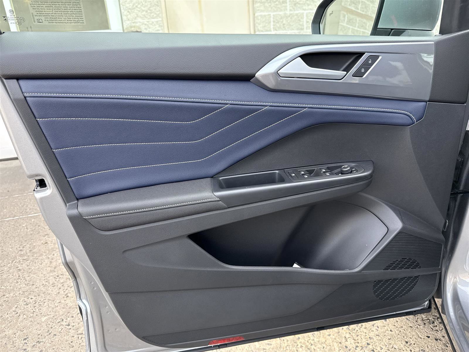 New 2025 Volkswagen Taos SEL image 12