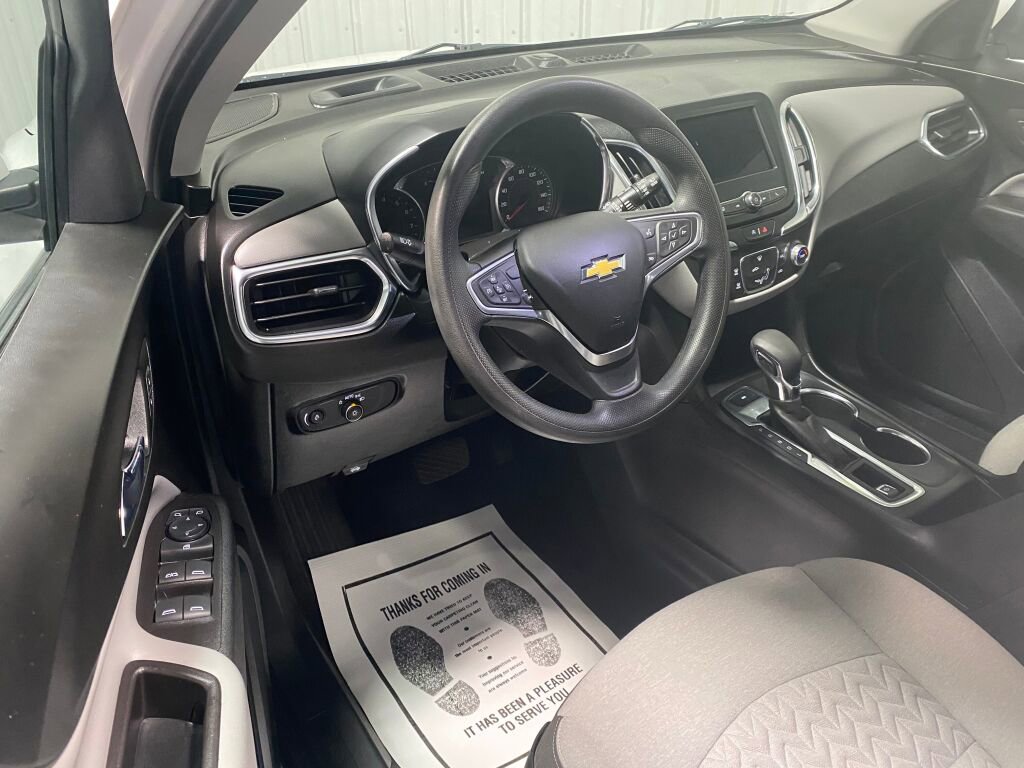 Used 2022 Chevrolet Equinox LT image 2