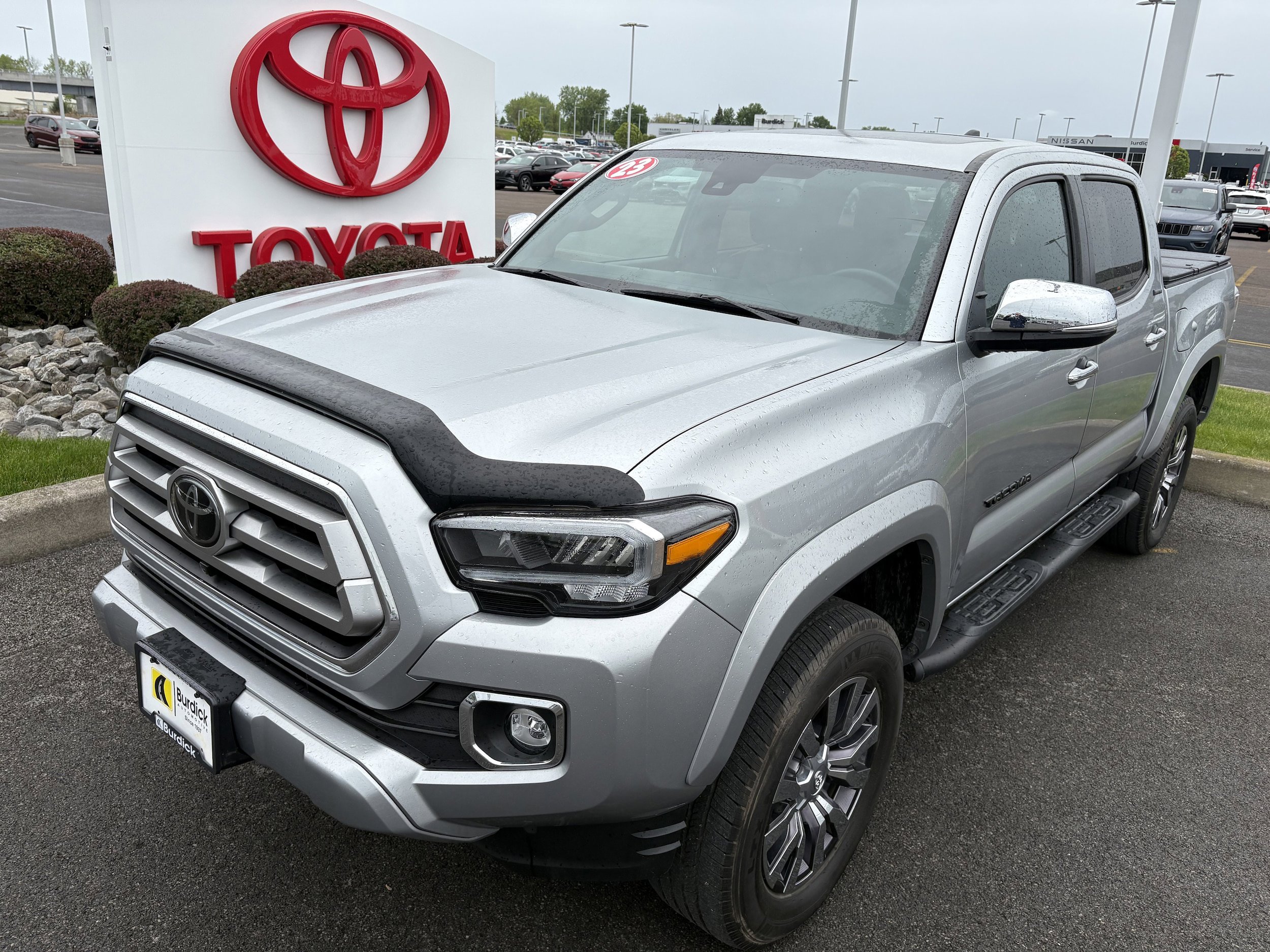 Used 2023 Toyota Tacoma Limited AWD/4WD image 1