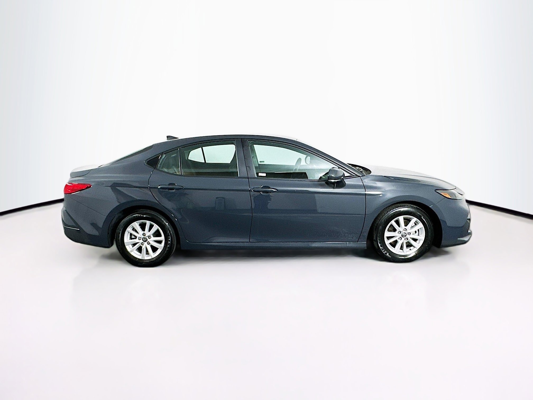 Used 2025 Toyota Camry LE image 10