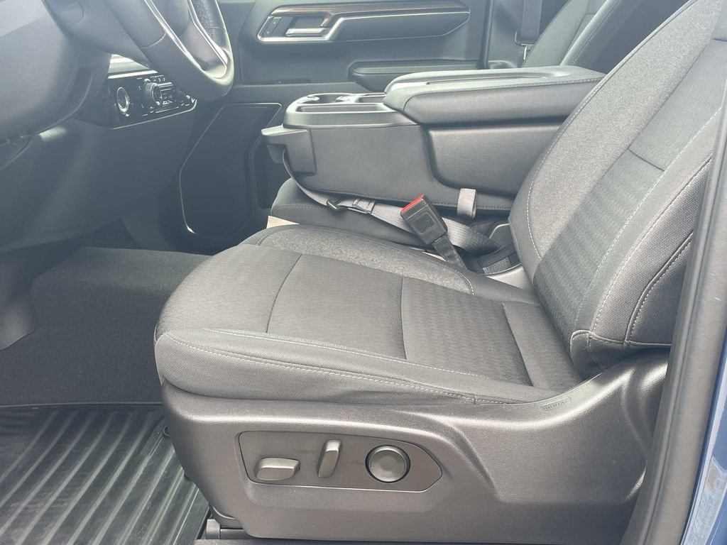 Used 2024 Chevrolet Silverado 1500 LT AWD/4WD image 16