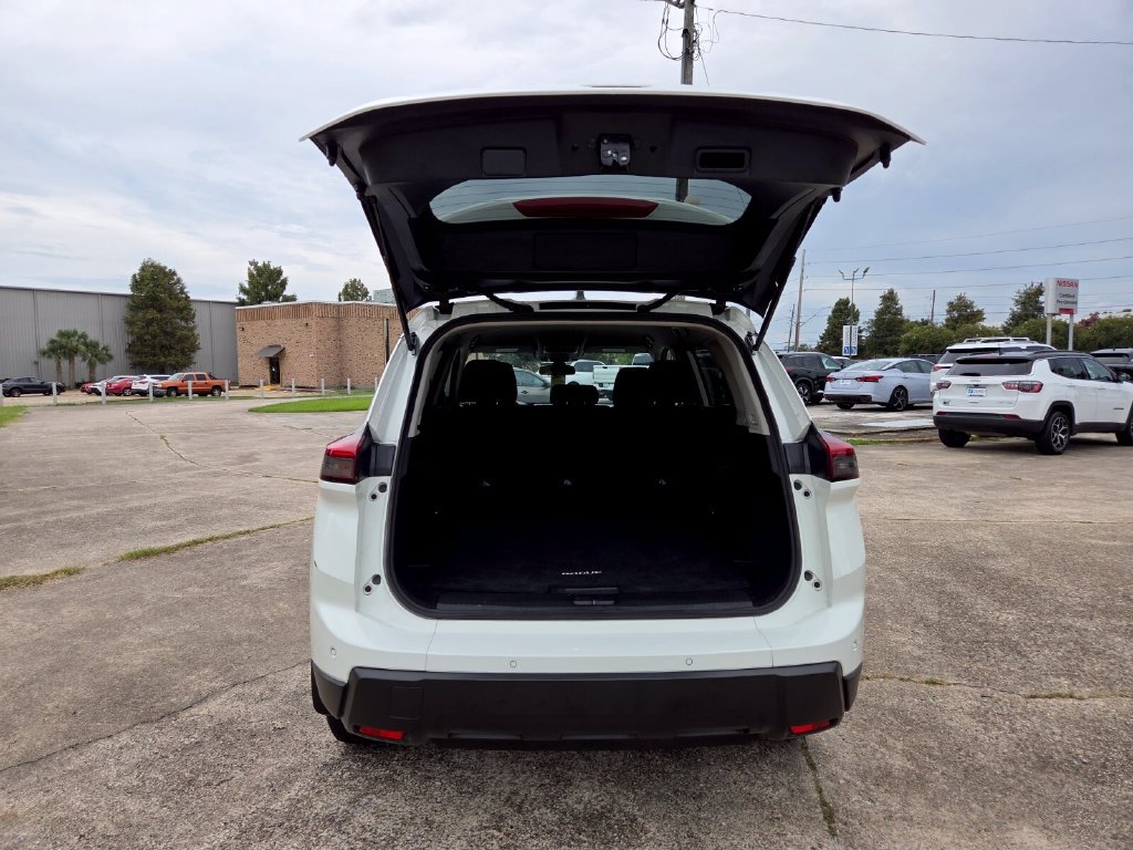 Used 2026 Nissan Rogue S FWD image 27