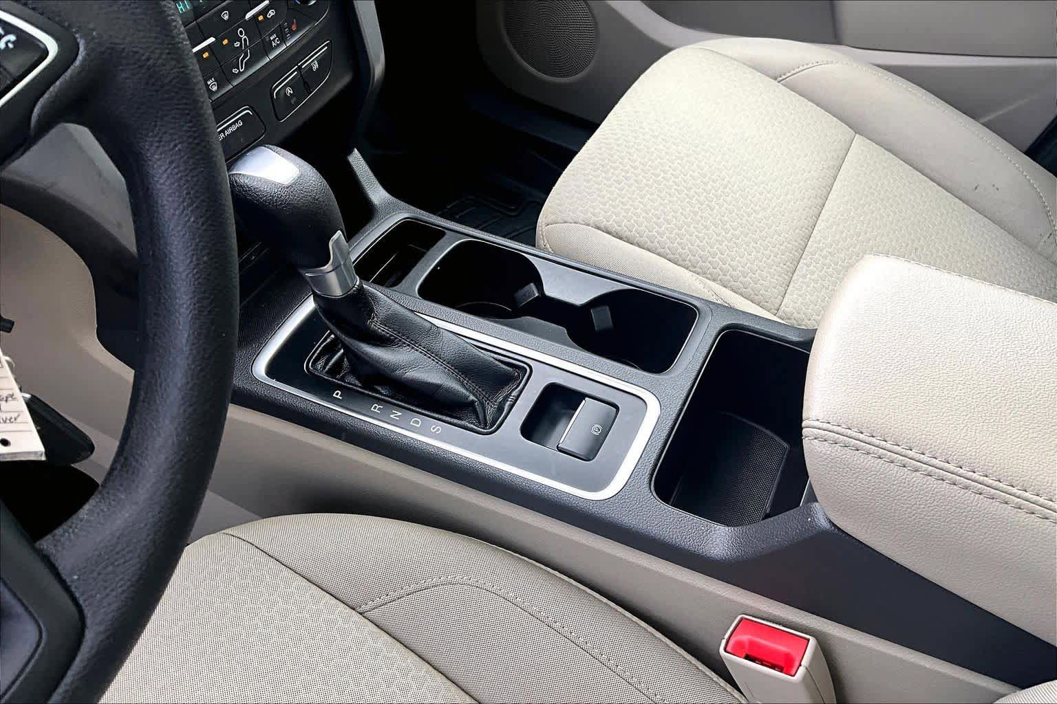 Used 2017 Ford Escape SE w/ SE Cold Weather Package image 16