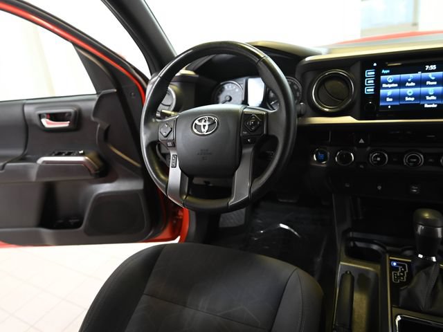 Used 2017 Toyota Tacoma TRD Sport w/ Tow Package (A/T) AWD/4WD image 28