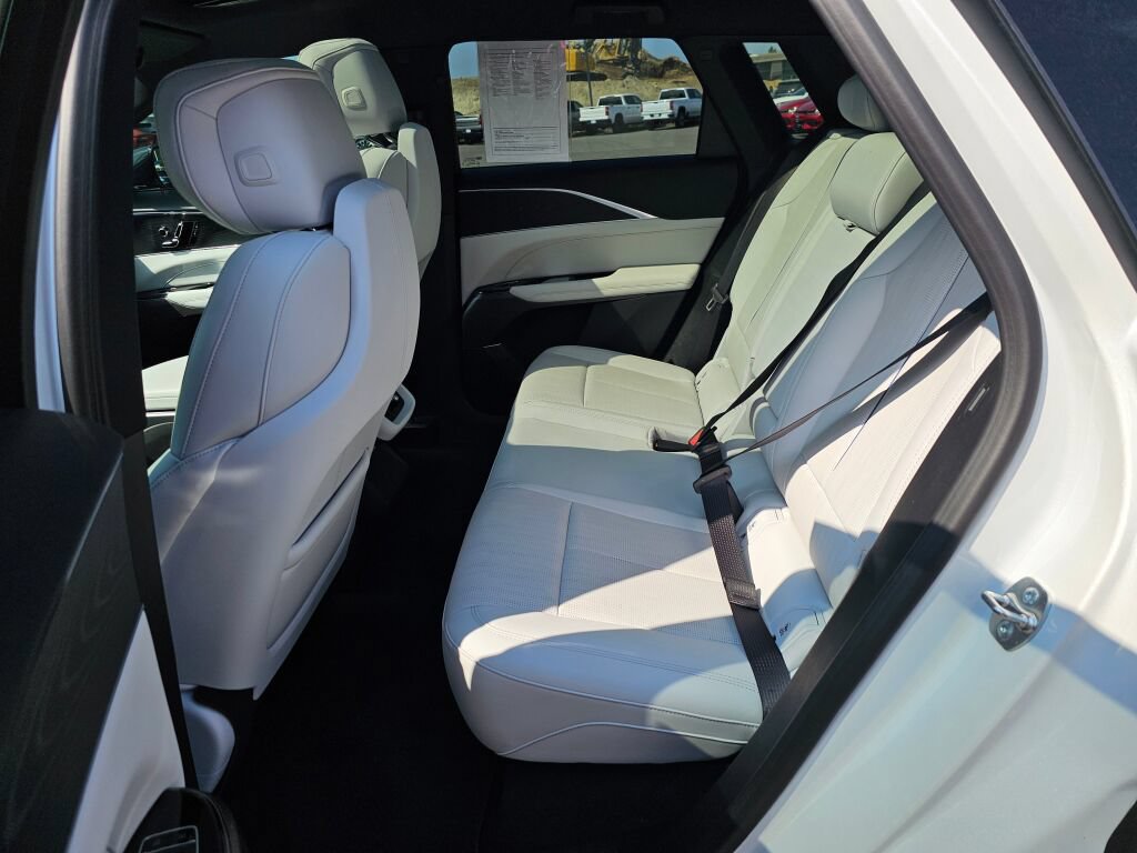 Used 2024 Cadillac Lyriq Luxury AWD/4WD image 24