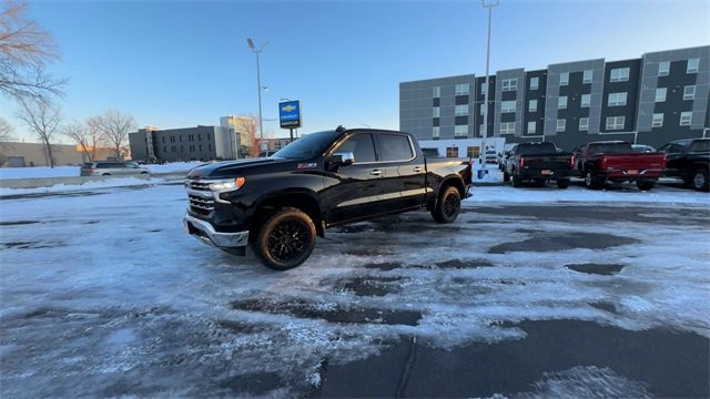 Used 2023 Chevrolet Silverado 1500 LTZ image 4