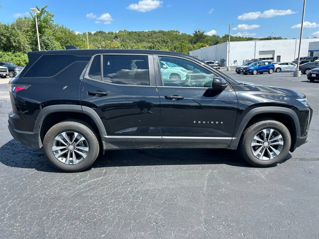 Used 2026 Chevrolet Equinox LT AWD/4WD image 4
