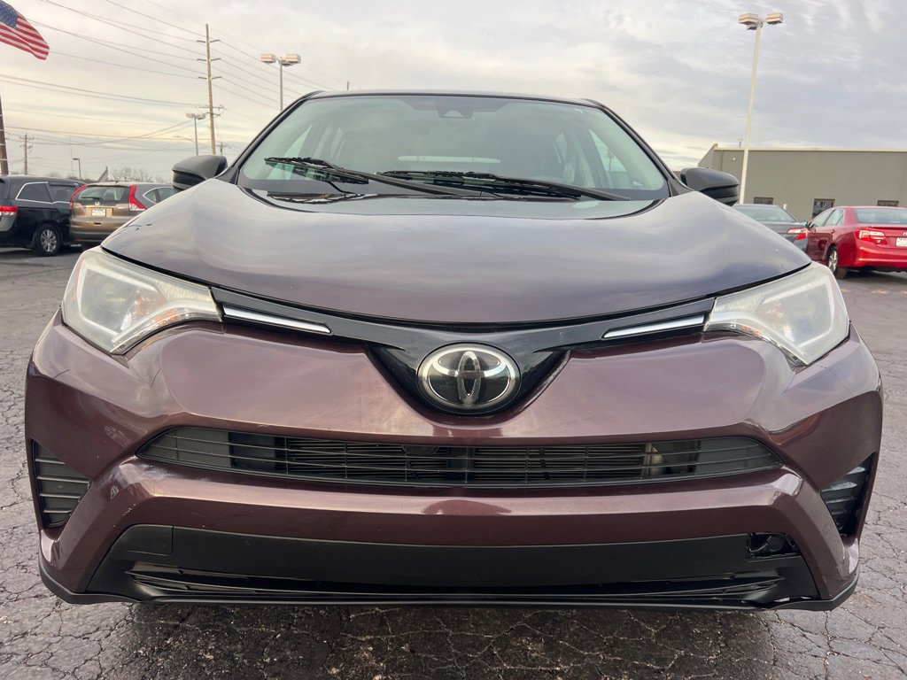 Used 2018 Toyota RAV4 LE image 2