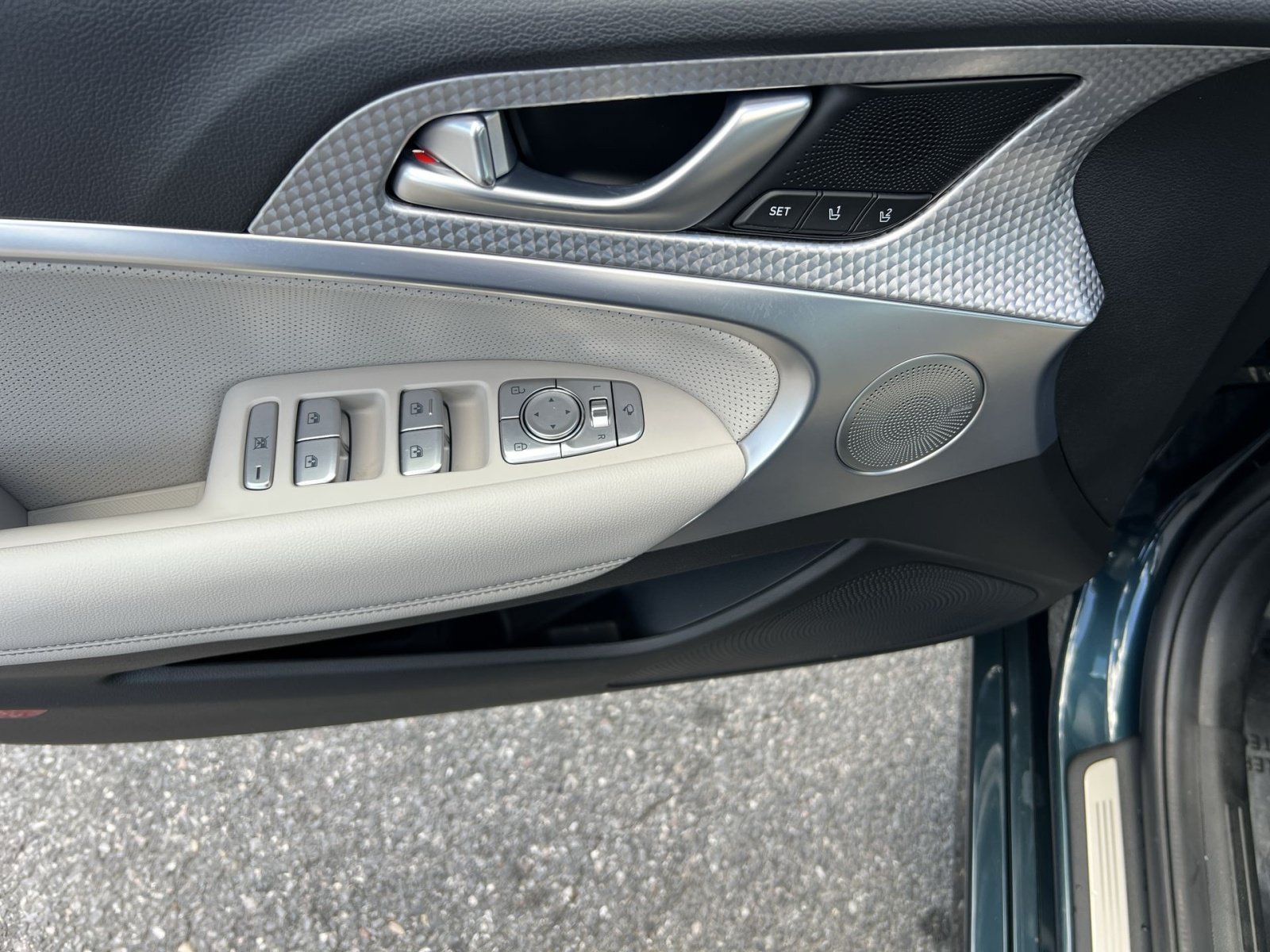 Used 2023 Genesis G70 3.3T image 15