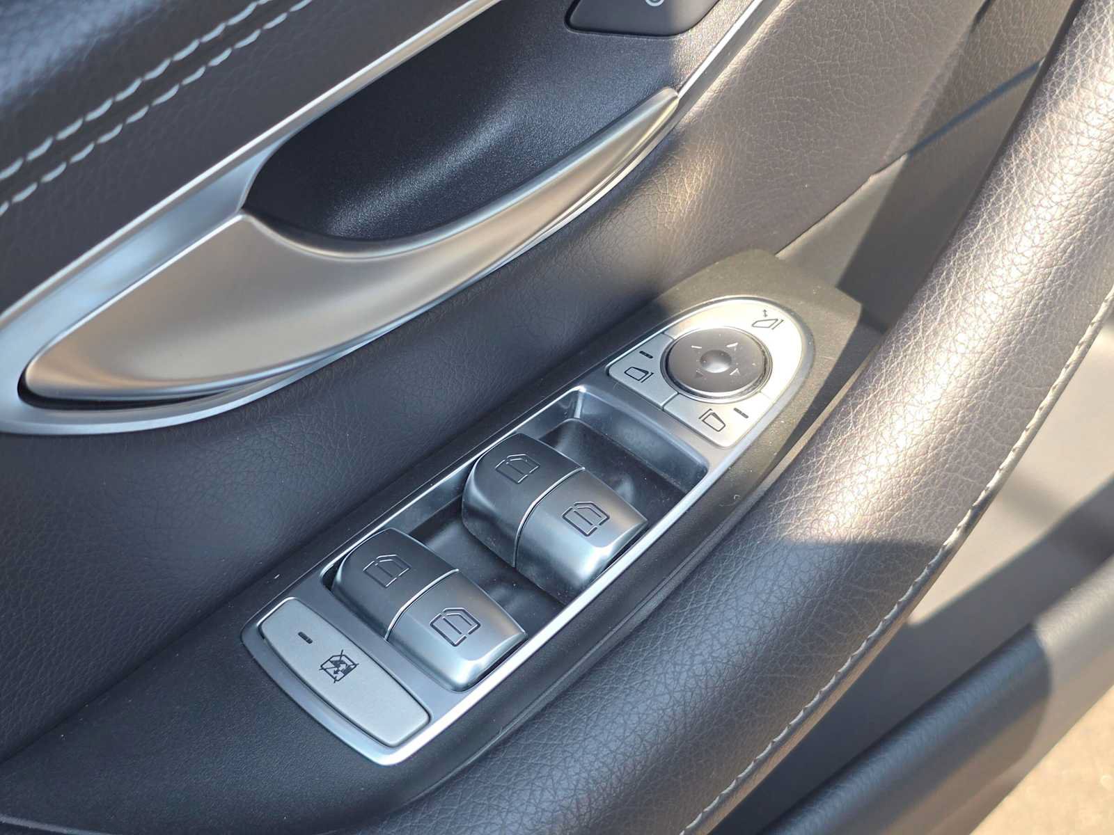 Used 2017 Mercedes-Benz E 300 4MATIC image 24