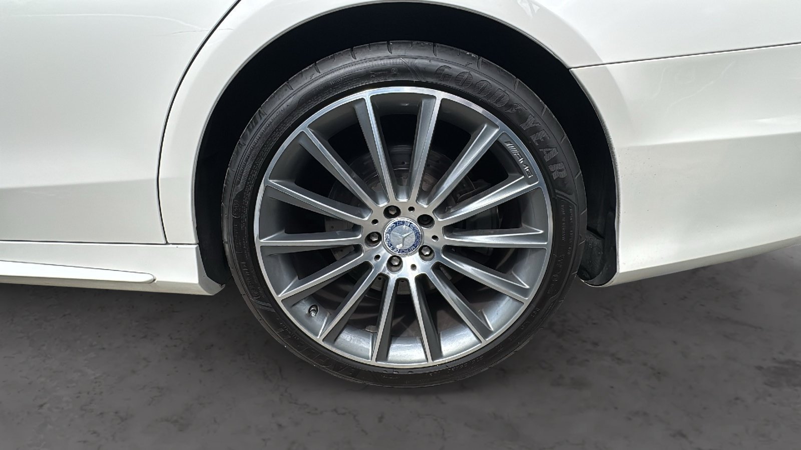 Used 2017 Mercedes-Benz S 550 Sedan image 19