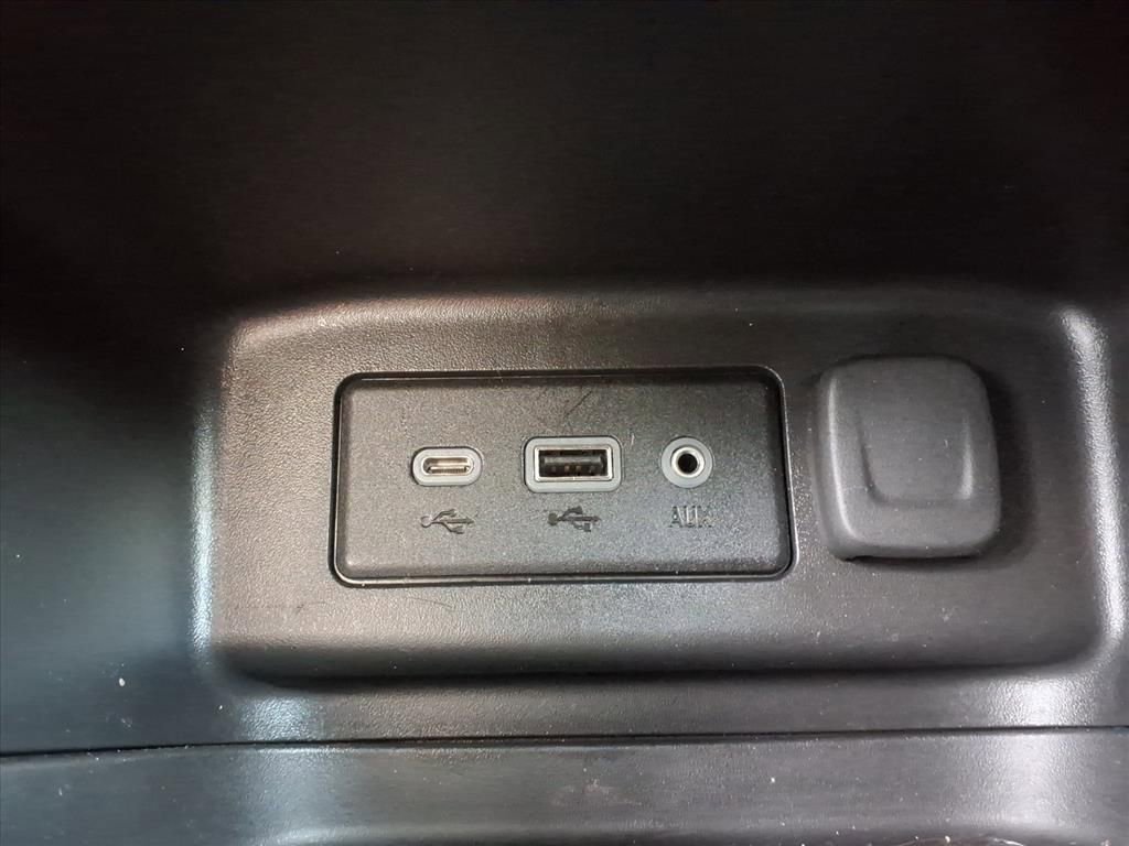 Used 2022 Chevrolet Equinox RS w/ LPO, Floor Liner Package AWD/4WD image 12