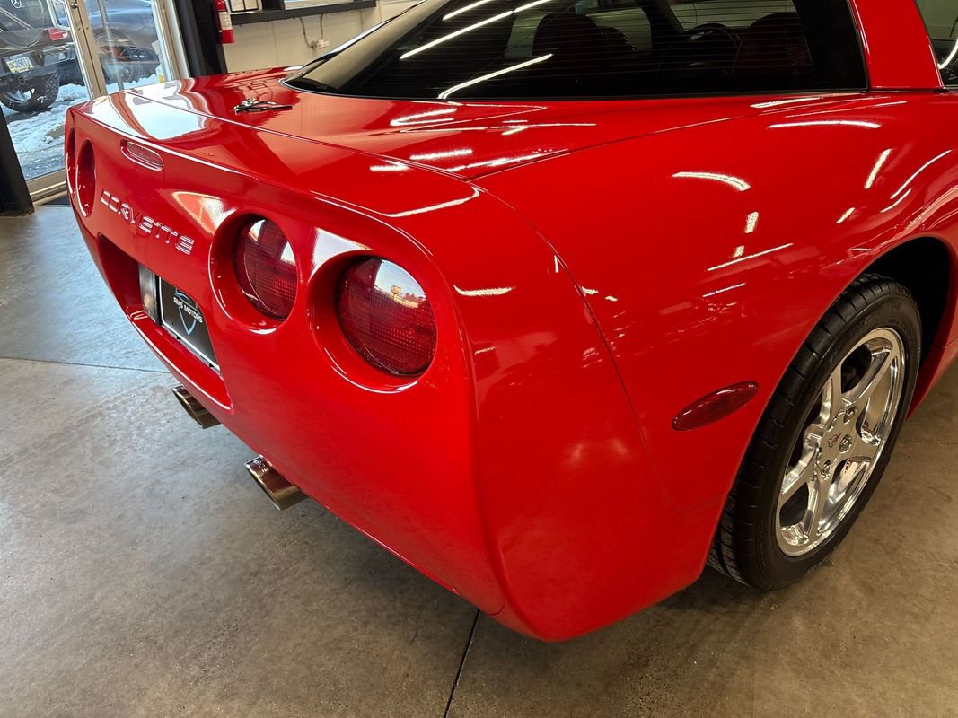 Used 2004 Chevrolet Corvette Coupe w/ Roof Package image 28