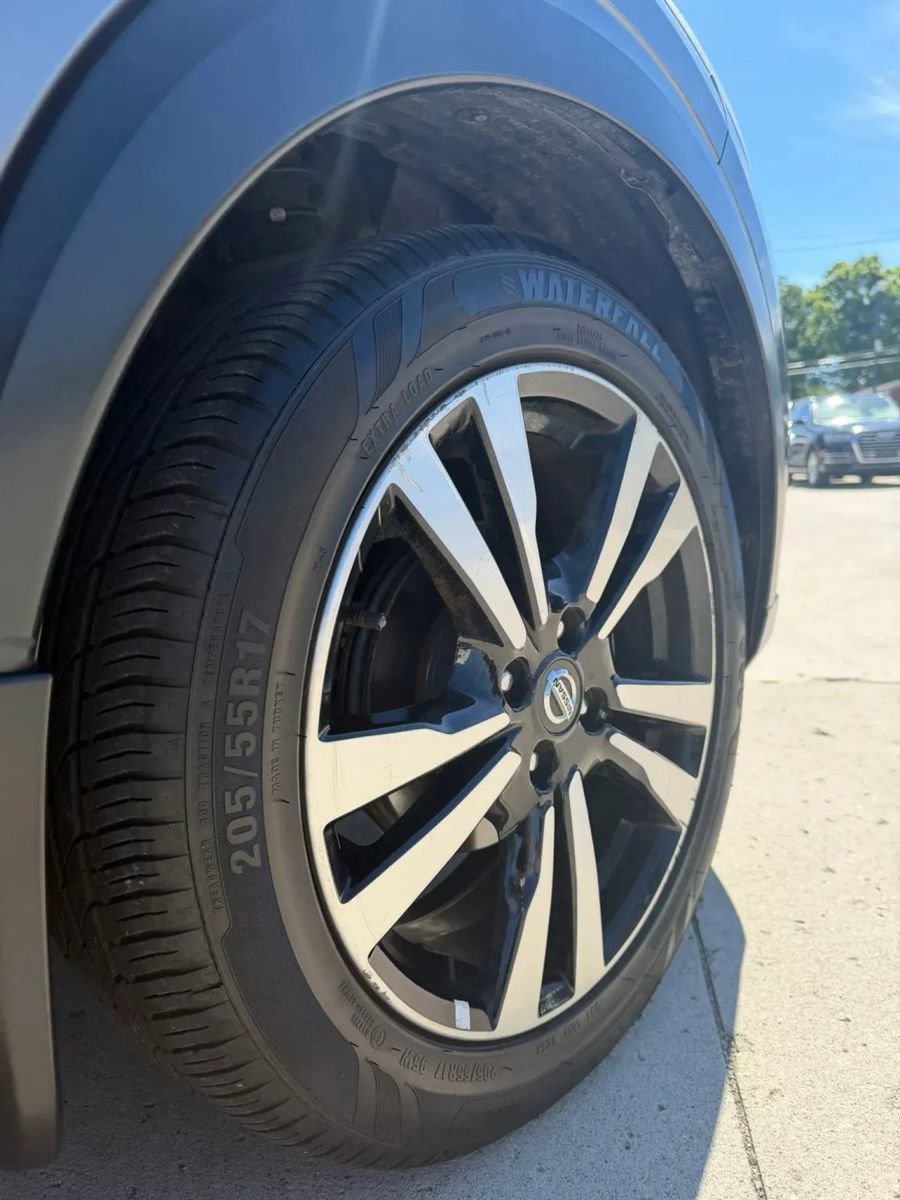 Used 2020 Nissan Kicks SV FWD image 9