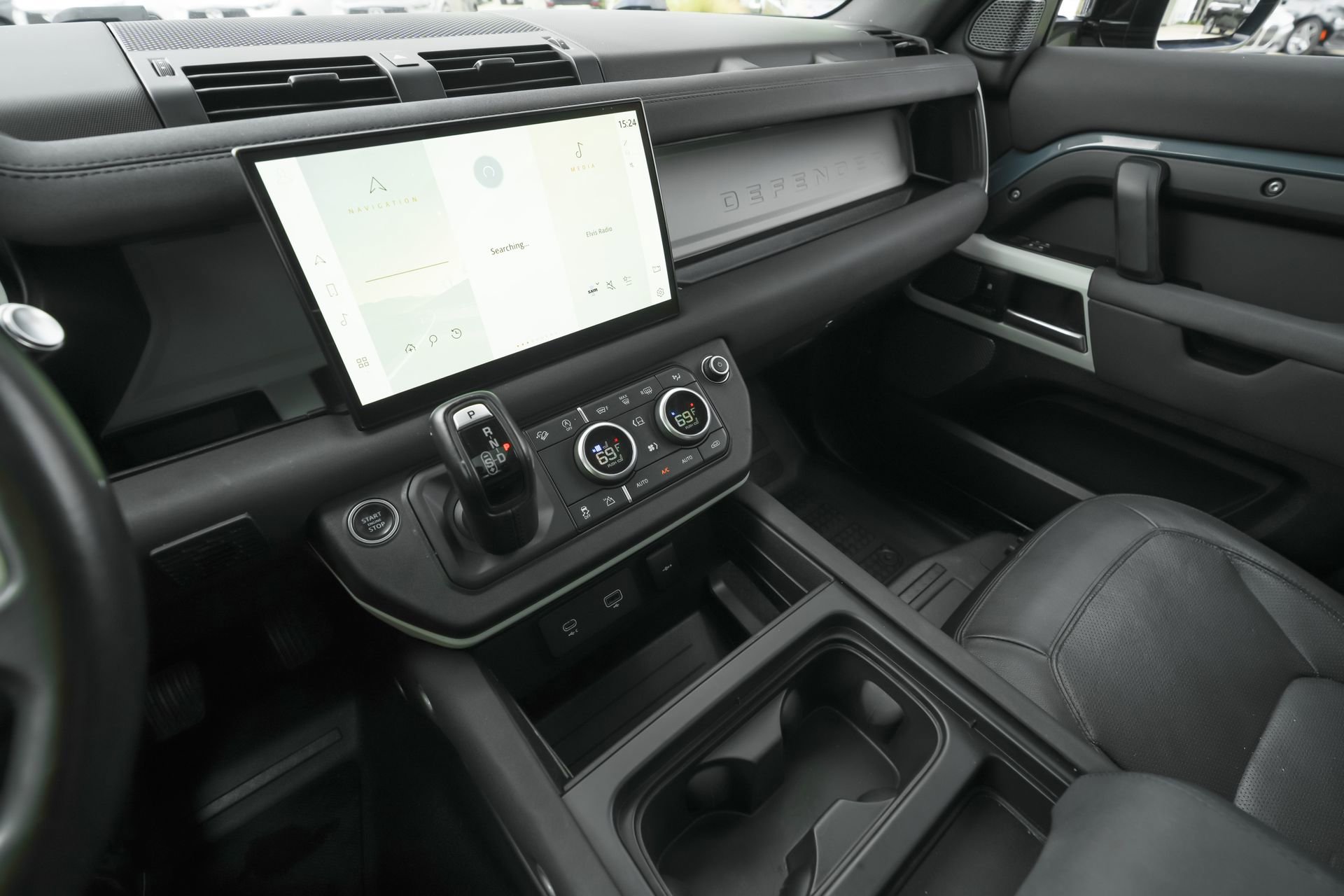 Used 2022 Land Rover Defender 110 SE image 10