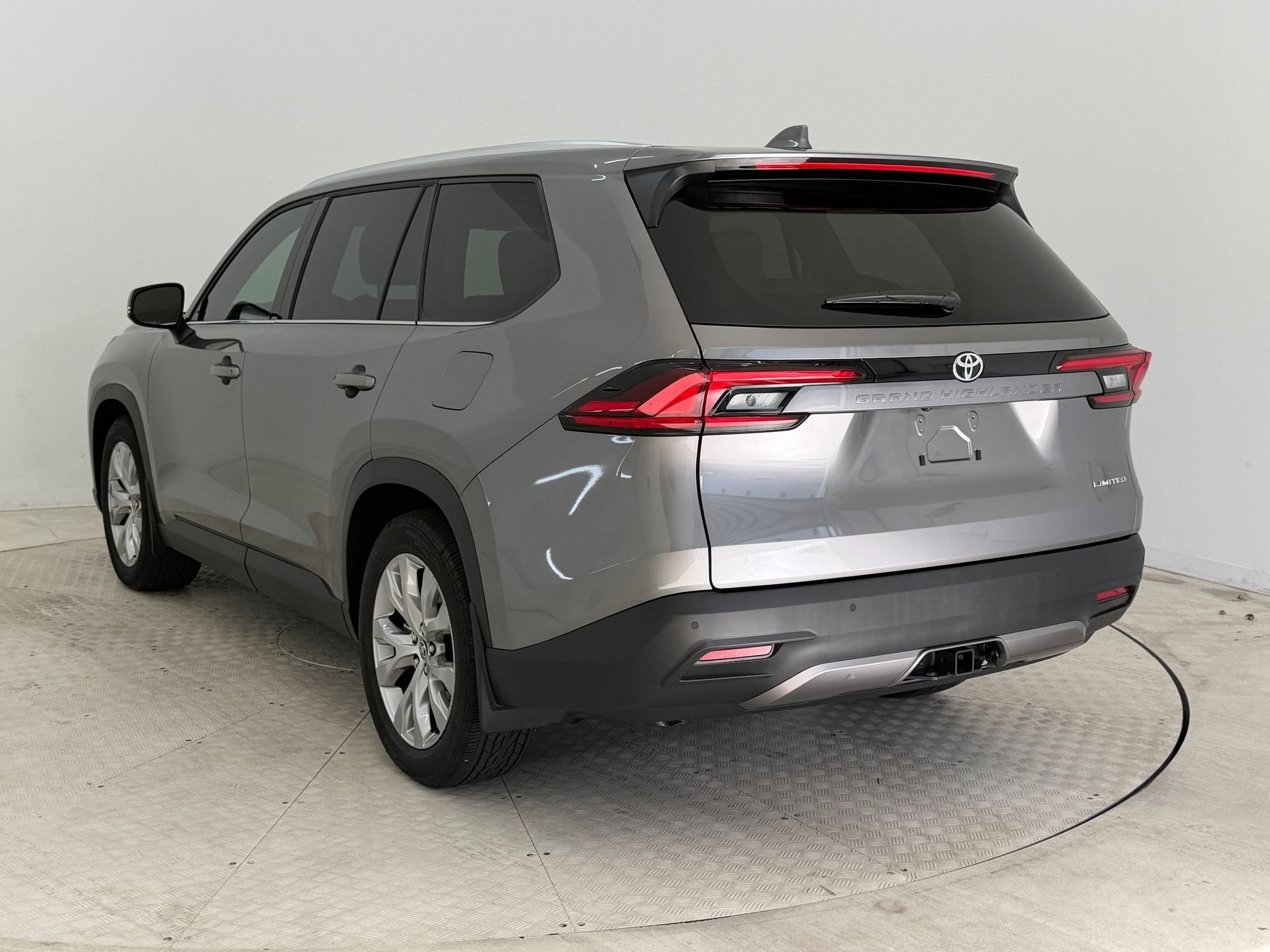 Used 2026 Toyota Grand Highlander Limited image 3