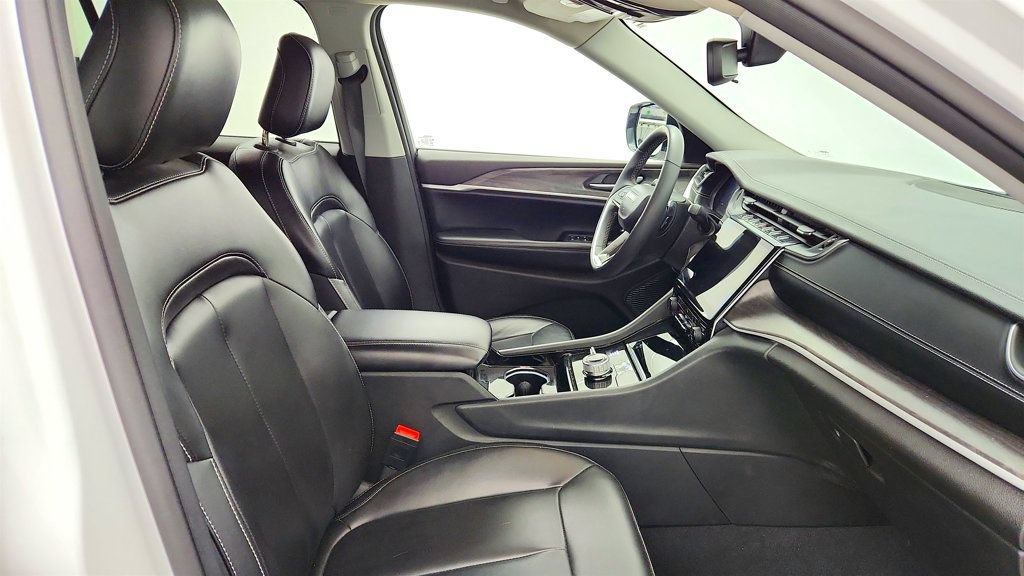 Used 2023 Jeep Grand Cherokee Limited AWD/4WD image 24