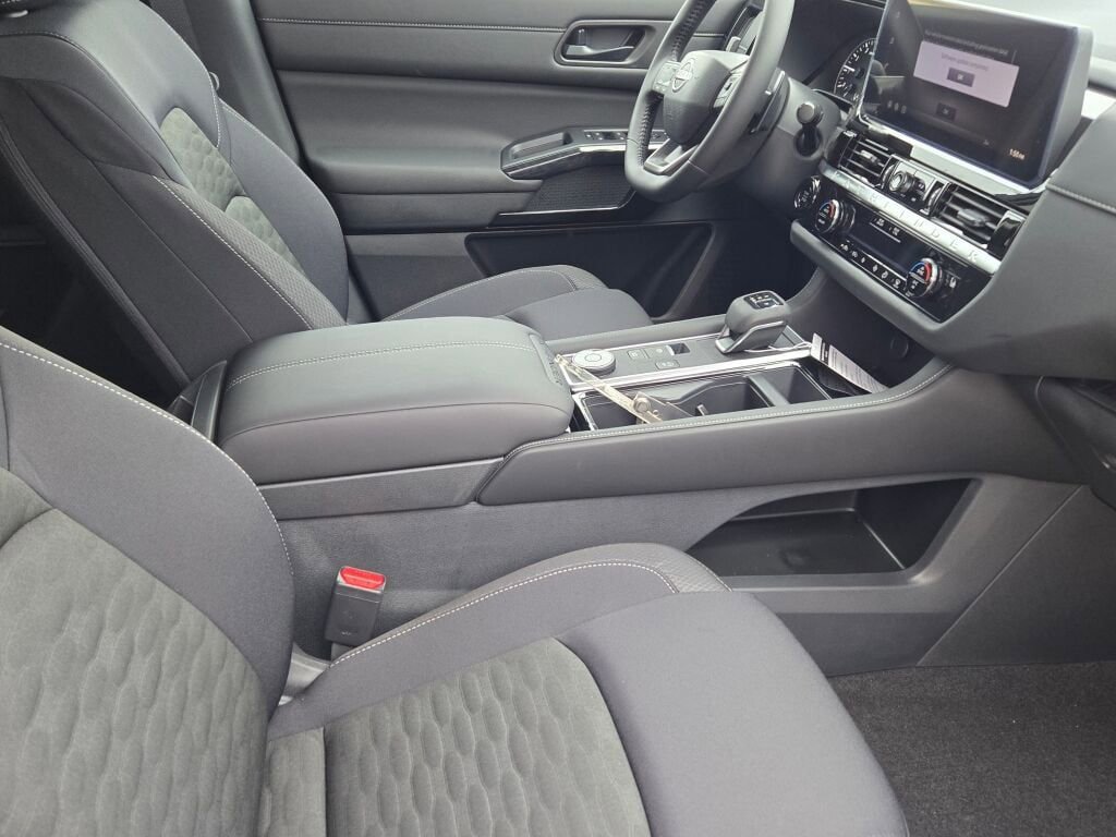 New 2026 Nissan Pathfinder SV image 6