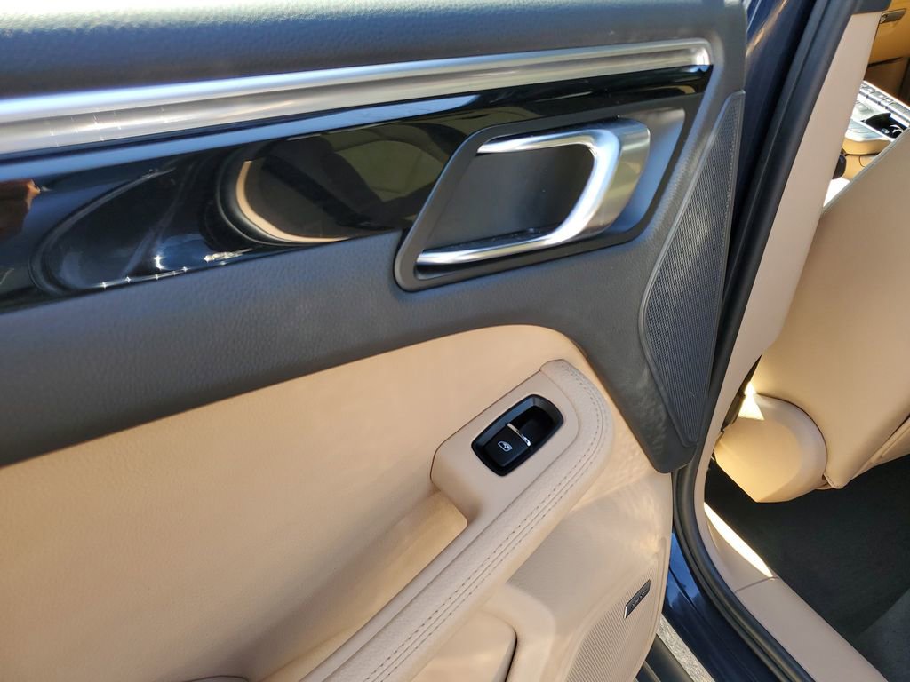 Used 2021 Porsche Macan image 10