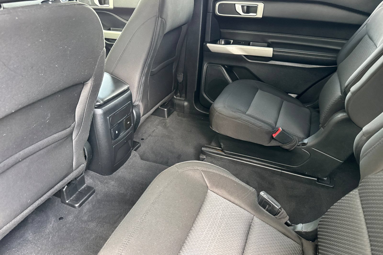 Used 2022 Ford Explorer XLT AWD/4WD image 12
