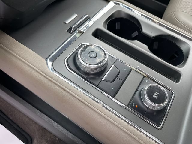 Used 2018 Ford Expedition Max XLT w/ Equipment Group 202A AWD/4WD image 26