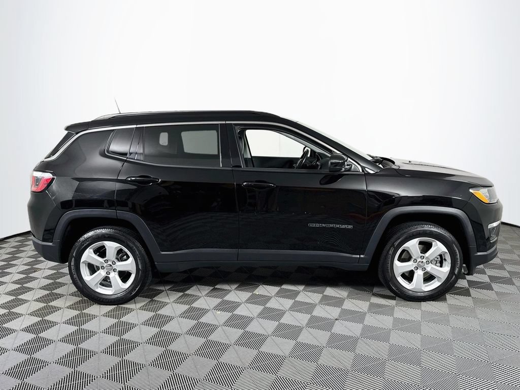 Used 2018 Jeep Compass Latitude w/ Popular Equipment Group AWD/4WD image 8