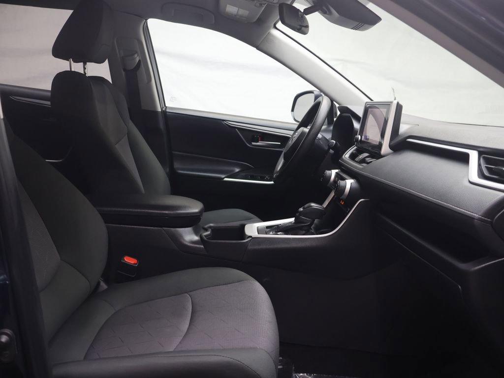 Used 2025 Toyota RAV4 XLE image 9