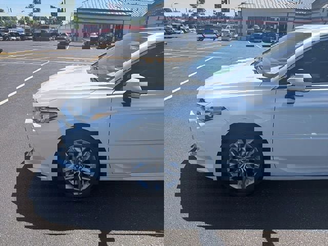 Used 2022 Toyota Avalon XLE w/ Moonroof Package FWD image 10