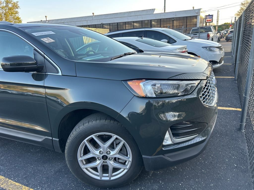 Used 2023 Ford Edge SEL w/ Convenience Package AWD/4WD image 3
