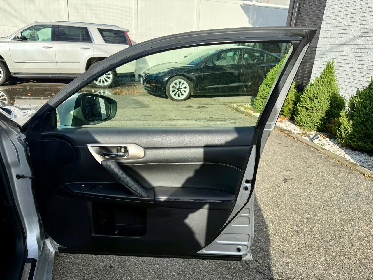 Used 2014 Lexus CT 200h FWD image 23