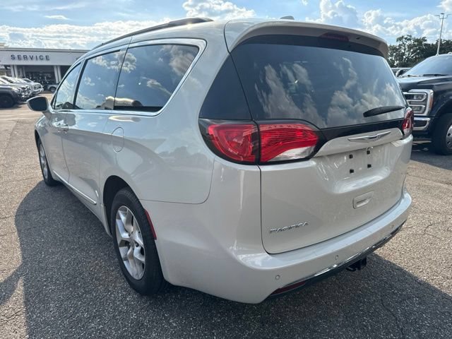 Used 2017 Chrysler Pacifica Touring-L FWD image 6