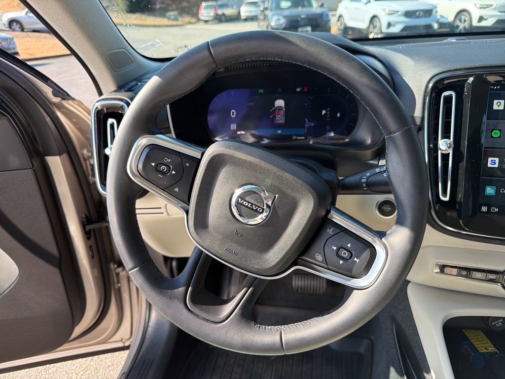 Certified 2024 Volvo XC40 B5 Plus w/ Protection Package Premier image 18