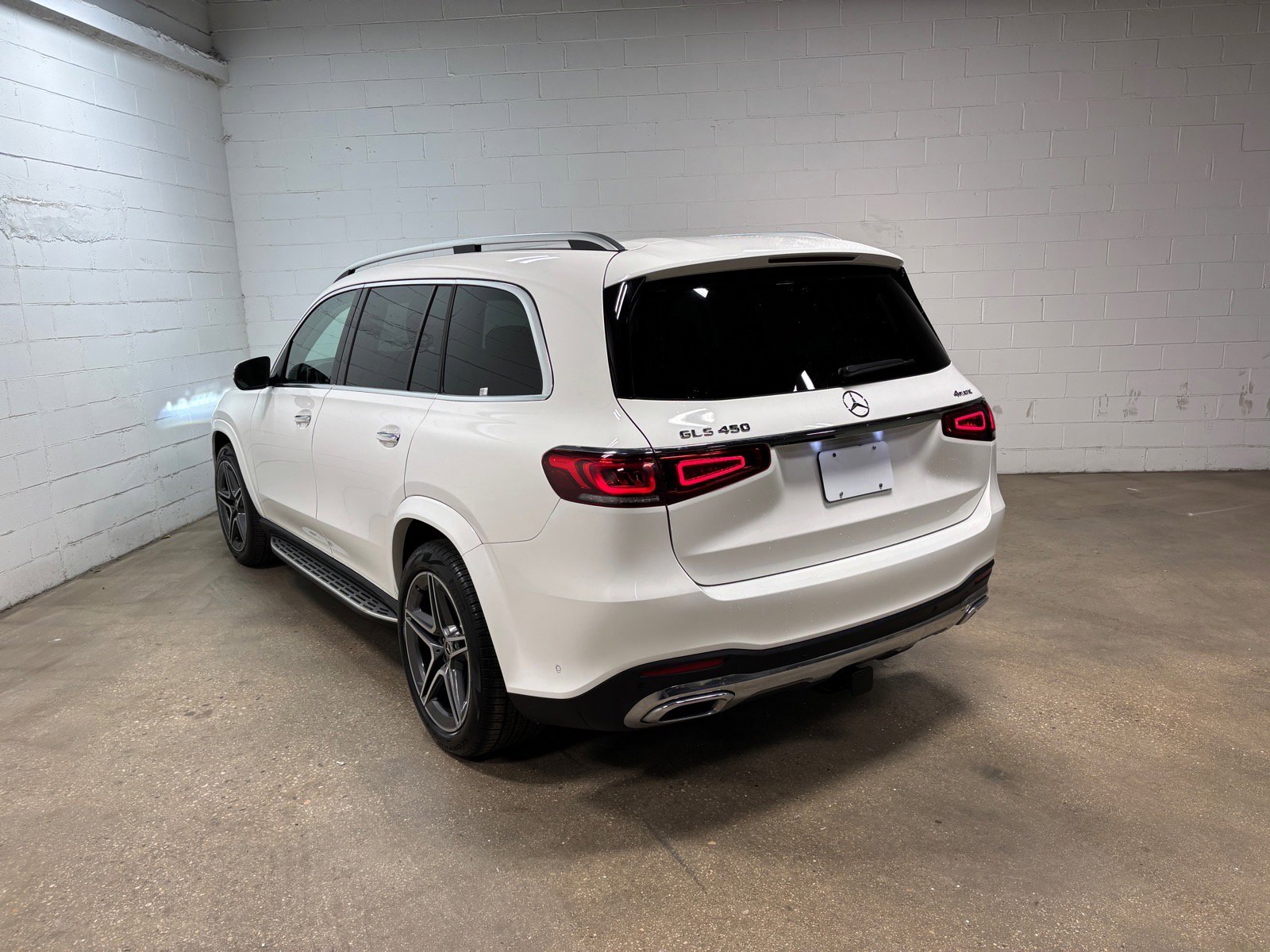 Used 2023 Mercedes-Benz GLS 450 4MATIC image 9