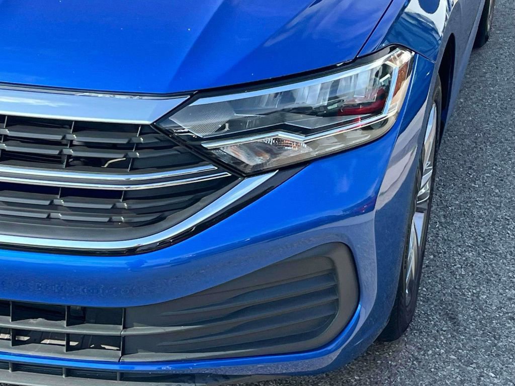 Used 2024 Volkswagen Jetta SE image 32