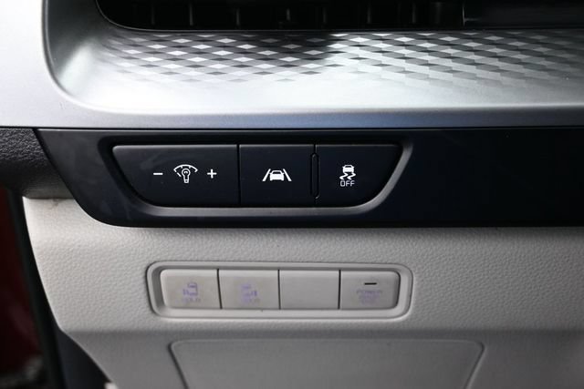 Used 2024 Kia Carnival LX FWD image 18