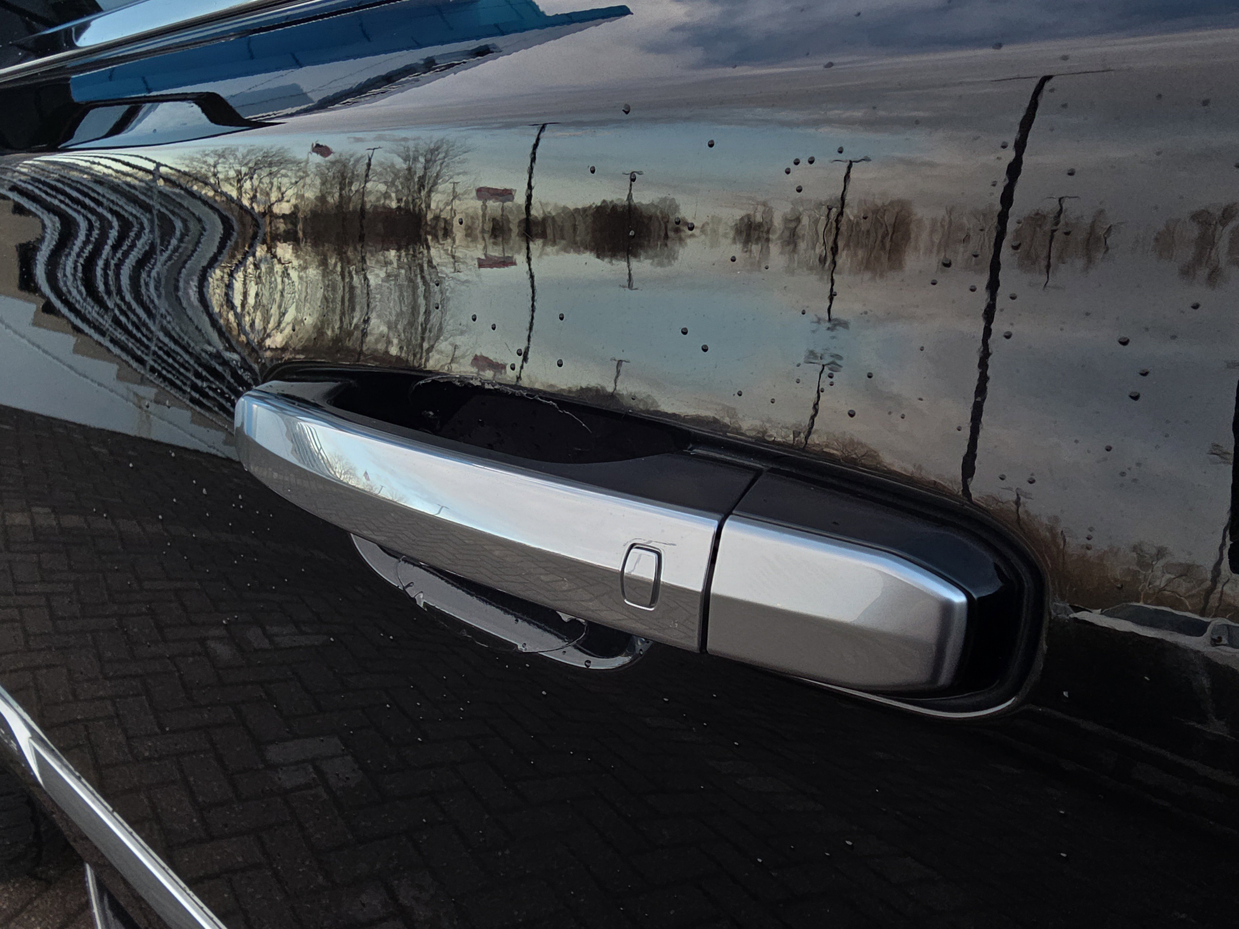 Used 2018 Cadillac Escalade Luxury image 12