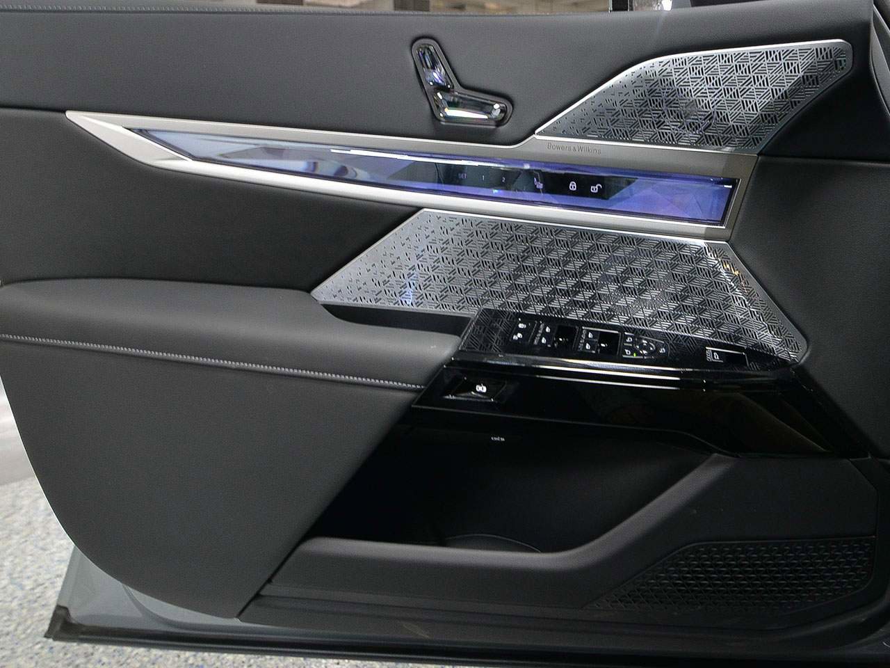 Used 2026 BMW i7 eDrive50 w/ M Sport Package RWD image 6