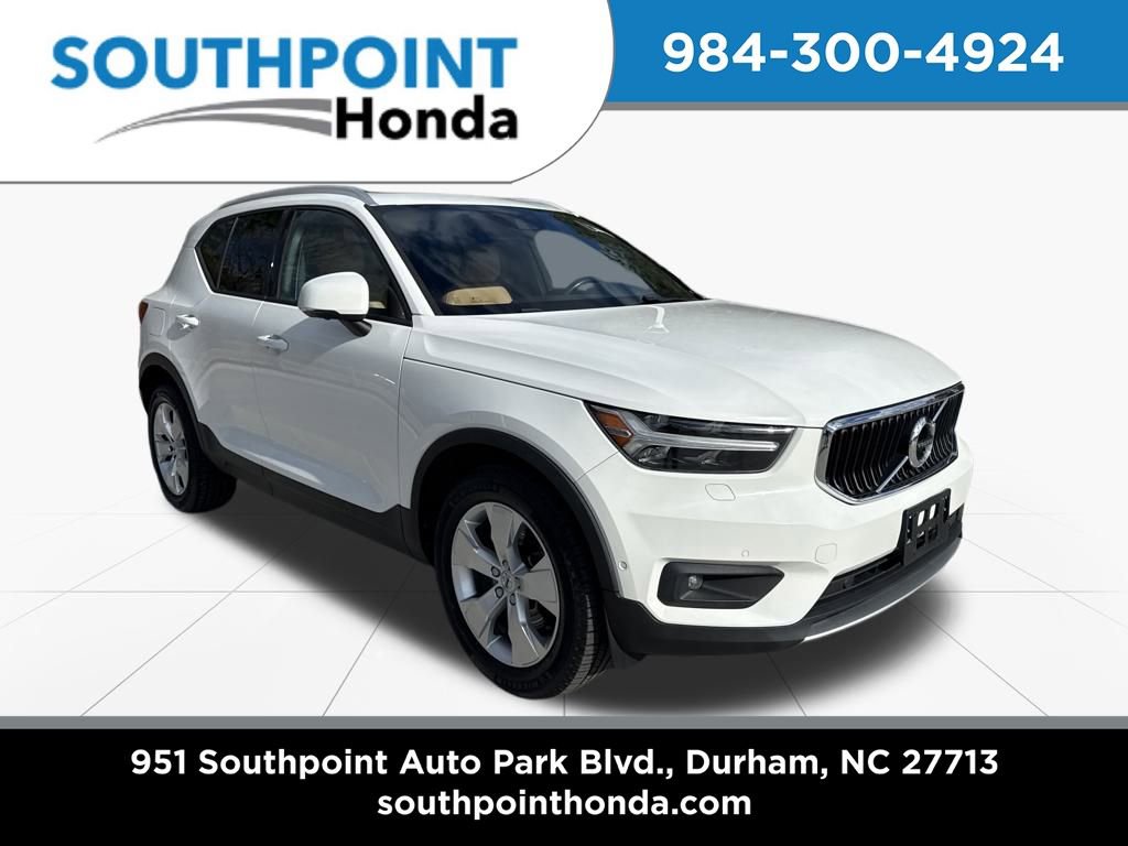 Used 2019 Volvo XC40 T5 Momentum image 1