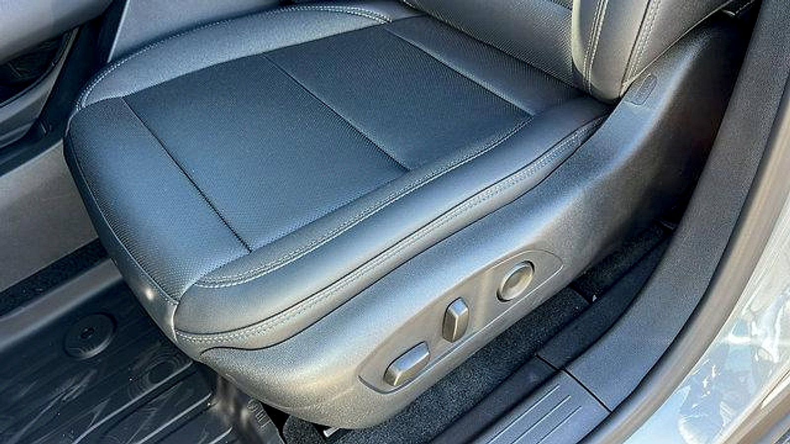 New 2026 Chevrolet Equinox EV LT image 17