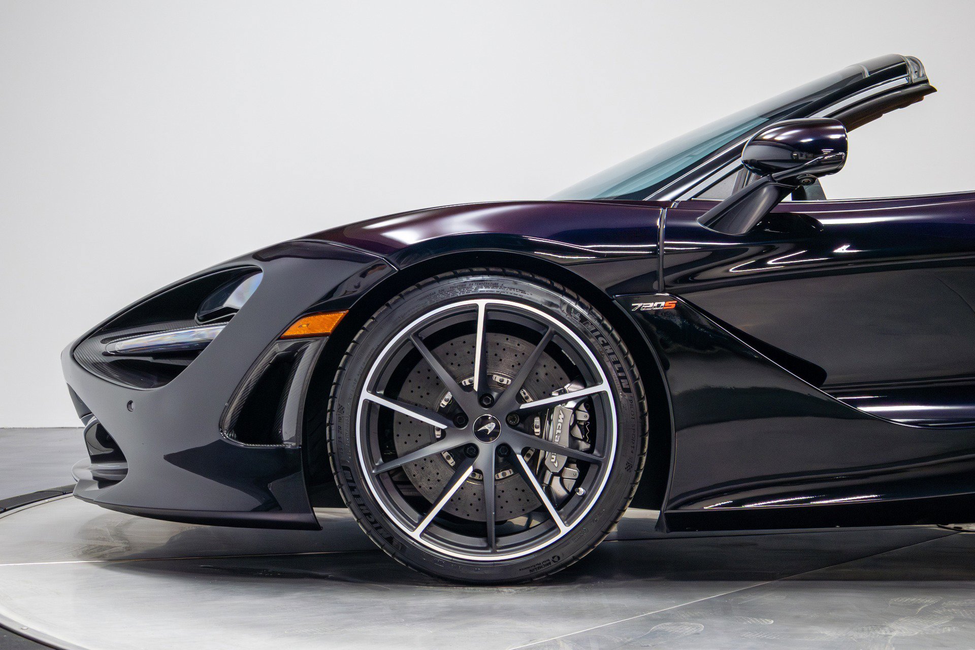 Used 2019 McLaren 720S Luxury RWD image 31