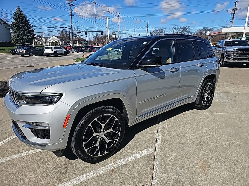 Certified 2025 Jeep Grand Cherokee Summit AWD/4WD image 10