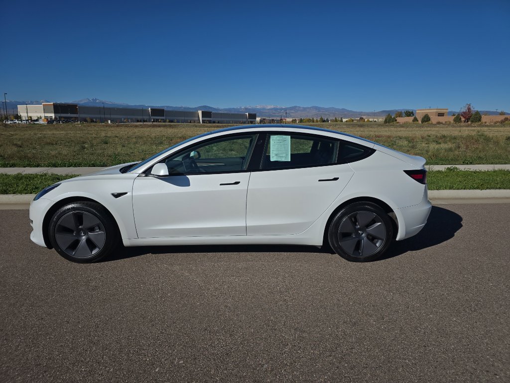 Used 2023 Tesla Model 3 Standard Range image 2